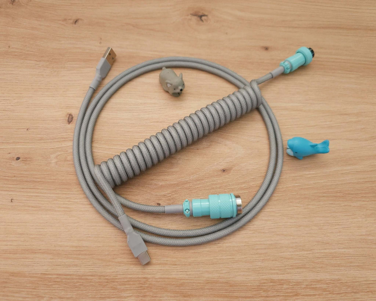 GMK Jags keycaps usb c Aviator cable in silver color and with blue Gx16